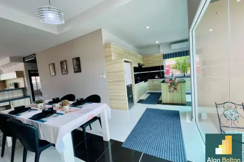 Casa de 3 dormitorios en Pattaya, Tailandia № 211556 - foto 10