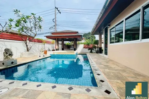 Casa de 3 dormitorios en Pattaya, Tailandia № 211556 - foto 2