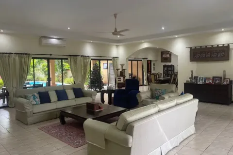 Casa de 4 dormitorios en Pattaya, Tailandia № 211555 - foto 6