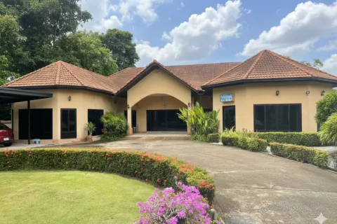 Casa de 4 dormitorios en Pattaya, Tailandia № 211555 - foto 5