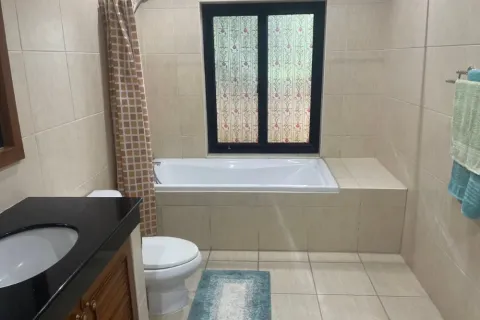 Casa de 4 dormitorios en Pattaya, Tailandia № 211555 - foto 11