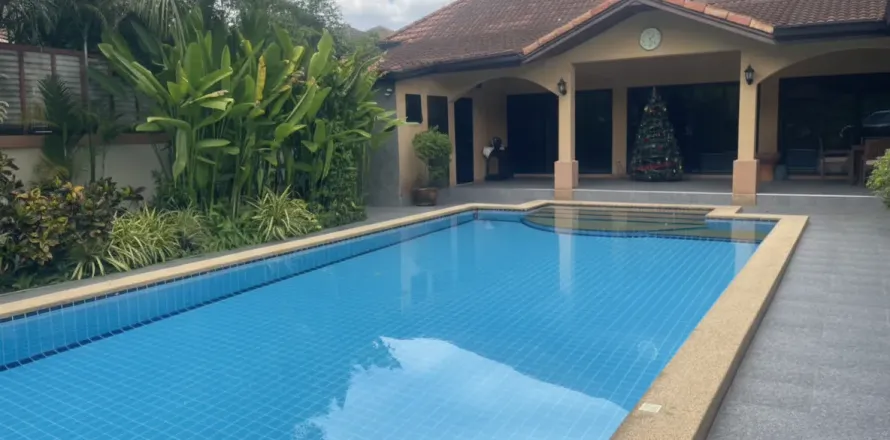 Casa de 4 dormitorios en Pattaya, Tailandia № 211555