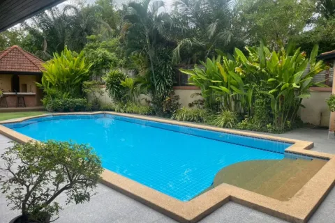 Casa de 4 dormitorios en Pattaya, Tailandia № 211555 - foto 4