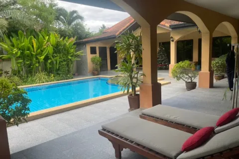 Casa de 4 dormitorios en Pattaya, Tailandia № 211555 - foto 3