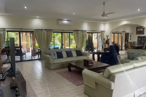 Casa de 4 dormitorios en Pattaya, Tailandia № 211555 - foto 7