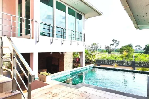 House in Pattaya, Thailand 4 bedrooms № 211558