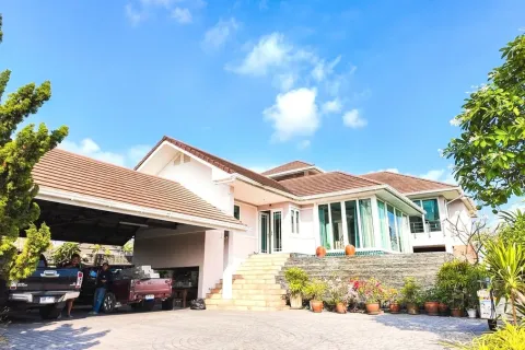 Casa de 4 dormitorios en Pattaya, Tailandia № 211558 - foto 14
