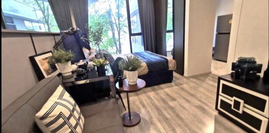 Studio in the Condo in Huai Khwang, Bangkok, Thailand  № 141956