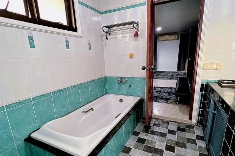 House in Phuket, Thailand 4 bedrooms № 147965 - photo 8