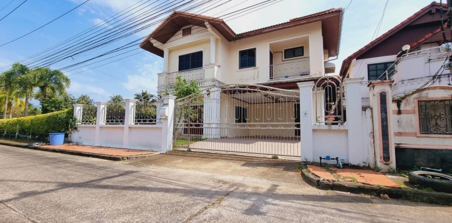 House in Phuket, Thailand 4 bedrooms № 147965