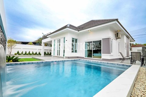 House in Pattaya, Thailand 3 bedrooms № 197739
