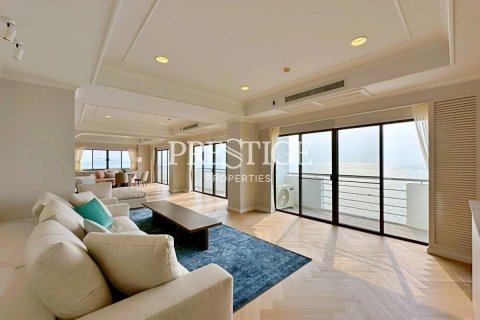 Condo in Pattaya, Thailand, 3 bedrooms  № 197742