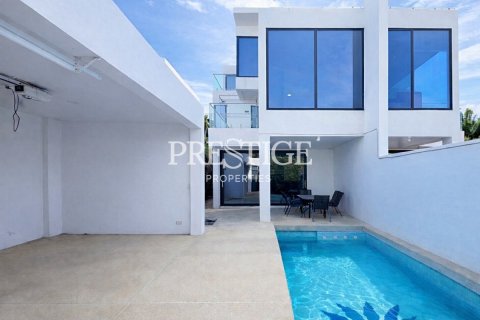 House in Pattaya, Thailand 3 bedrooms № 197740