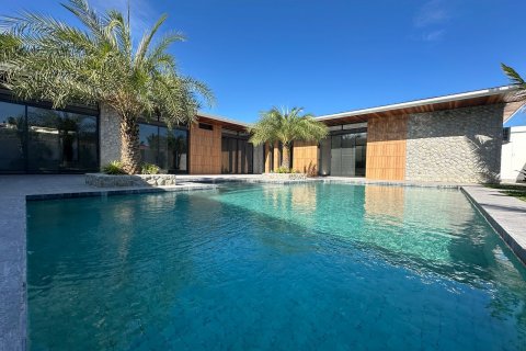 Villa in Phuket, Thailand 4 bedrooms № 146117 - photo 18