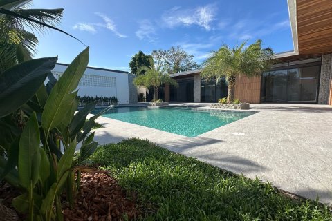 Villa in Phuket, Thailand 4 bedrooms № 146117 - photo 4