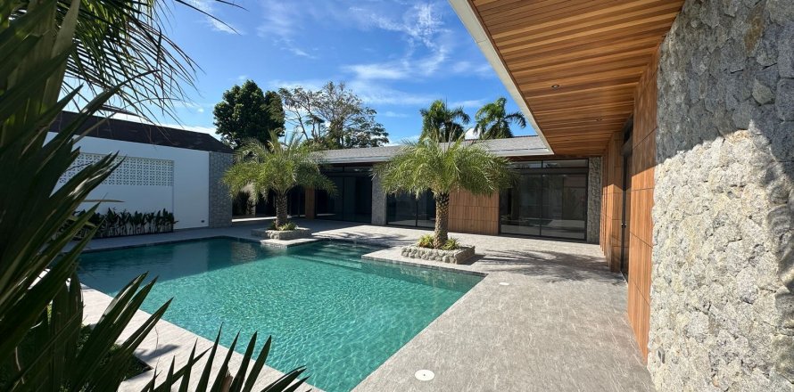 Villa in Phuket, Thailand 4 bedrooms № 146117