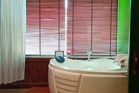 House in Chiang Mai, Thailand 8 bedrooms № 168969 - photo 8