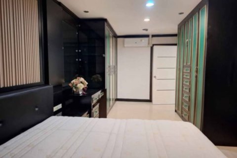 Studio in the Condo in Watthana, Bangkok, Thailand  № 151916 - photo 3