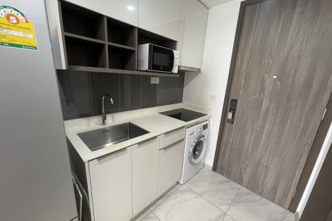 Condo in Huai Khwang, Bangkok, Thailand, 2 bedrooms  № 138027 - photo 5