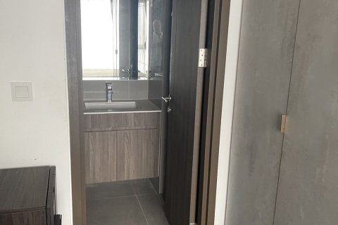 Condo in Huai Khwang, Bangkok, Thailand, 2 bedrooms  № 138027 - photo 12