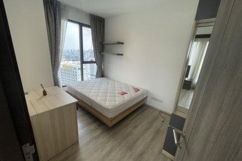 Condo in Huai Khwang, Bangkok, Thailand, 2 bedrooms  № 138027 - photo 14