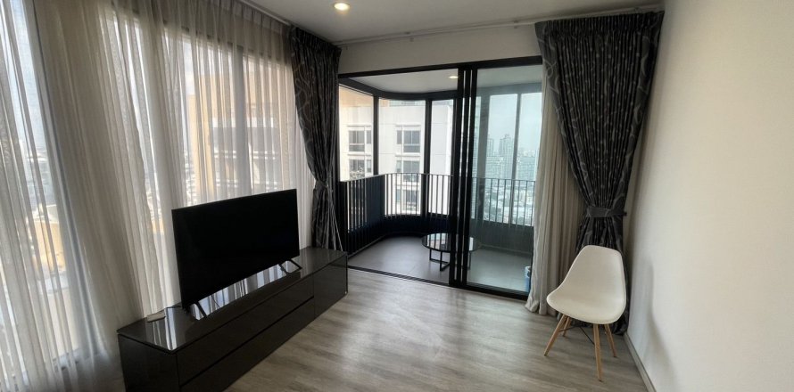 Condo in Huai Khwang, Bangkok, Thailand, 2 bedrooms  № 138027