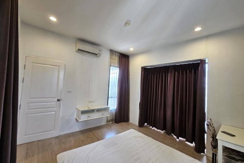 Condo à Suan Luang, Bangkok, Thaïlande, 2 chambres  № 138025 - photo 7