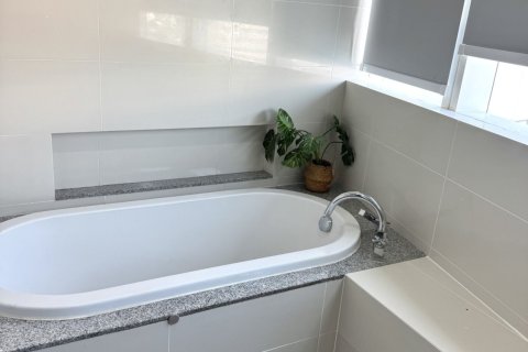 Condo in Khlong Toei, Bangkok, Thailand, 3 bedrooms  № 173527 - photo 11