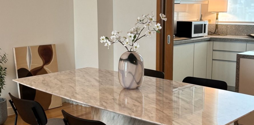 Condo in Khlong Toei, Bangkok, Thailand, 3 bedrooms  № 173527