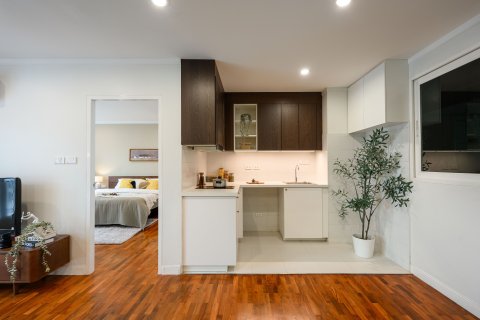 Studio in the Condo in Watthana, Bangkok, Thailand  № 173529 - photo 1