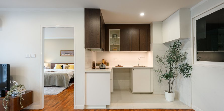 Studio in the Condo in Watthana, Bangkok, Thailand  № 173529