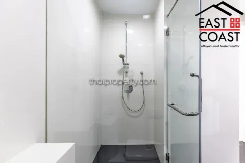 Condominio de 2 dormitorios en Jomtien Beach, Pattaya, Tailandia № 213491 - foto 19