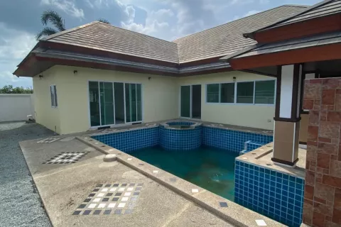 House in Pattaya, Thailand 3 bedrooms № 146076 - photo 10