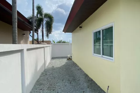 House in Pattaya, Thailand 3 bedrooms № 146076 - photo 9