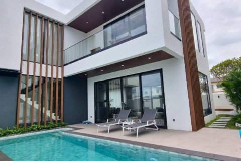Villa in Pattaya, Thailand 4 bedrooms № 114488 - photo 1