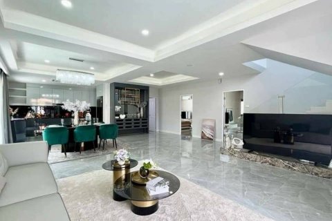 Вилла в Паттайе, Таиланд с 5 спальнями  № 114485 - фото 2