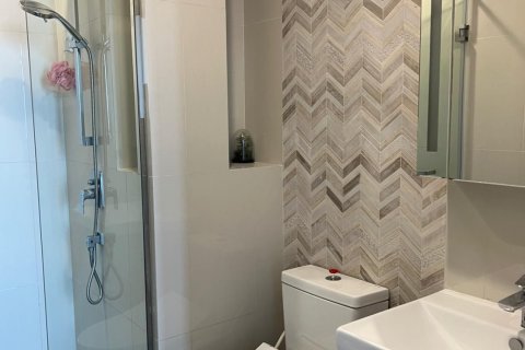 Студия в кондо в Клонг Тоэй, Бангкок, Таиланд № 153623 - фото 4