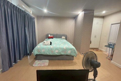 Townhouse in Nonthaburi, Thailand 3 bedrooms № 163075 - photo 9