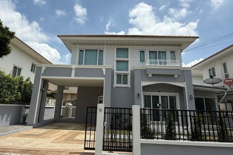 Дом в Лат Крабанге, Бангкок, Таиланд с 3 спальнями  № 163077