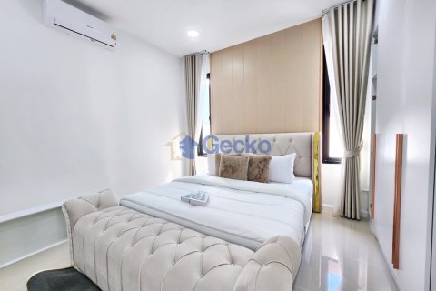 House in Pattaya, Thailand 3 bedrooms № 196130 - photo 28