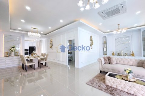 House in Pattaya, Thailand 3 bedrooms № 196130 - photo 14