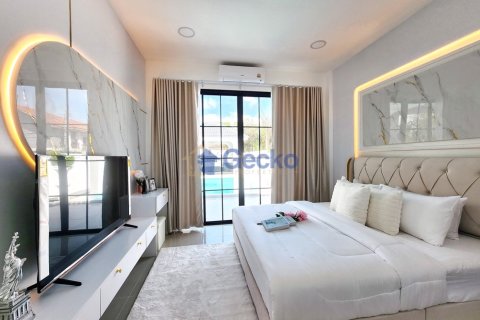 House in Pattaya, Thailand 3 bedrooms № 196130 - photo 20