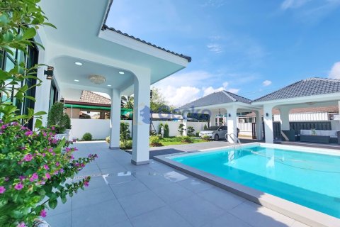 House in Pattaya, Thailand 3 bedrooms № 196130 - photo 3