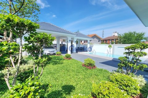 House in Pattaya, Thailand 3 bedrooms № 196130 - photo 2
