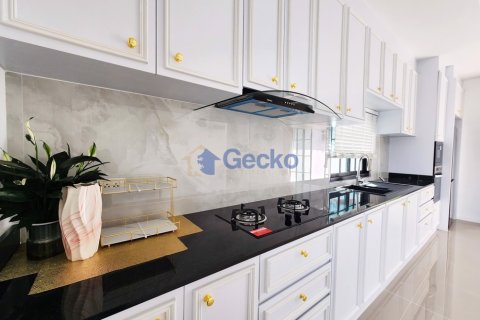House in Pattaya, Thailand 3 bedrooms № 196130 - photo 25