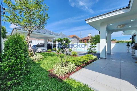 House in Pattaya, Thailand 3 bedrooms № 196130 - photo 7