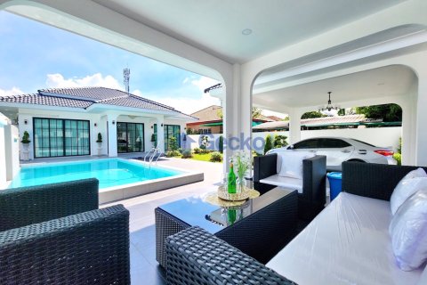 House in Pattaya, Thailand 3 bedrooms № 196130 - photo 5