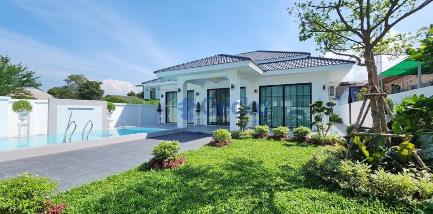 House in Pattaya, Thailand 3 bedrooms № 196130