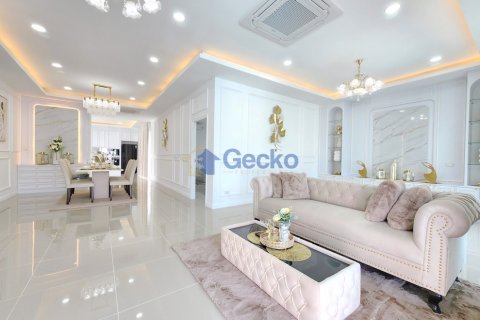 House in Pattaya, Thailand 3 bedrooms № 196130 - photo 10