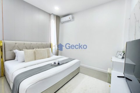 House in Pattaya, Thailand 3 bedrooms № 196130 - photo 15